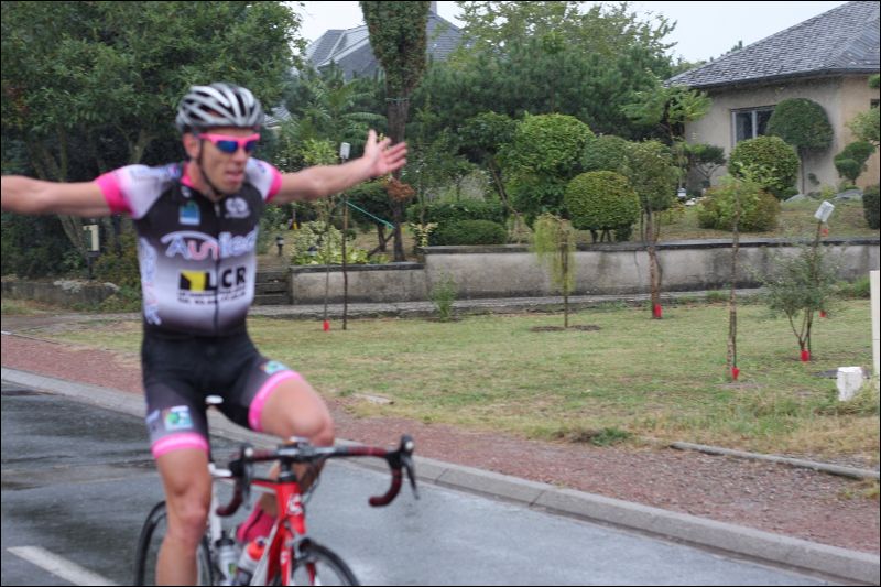 gal/Saison 2012/Sarreguemines_26_aout_2012/Antoine_bras_leves.jpg